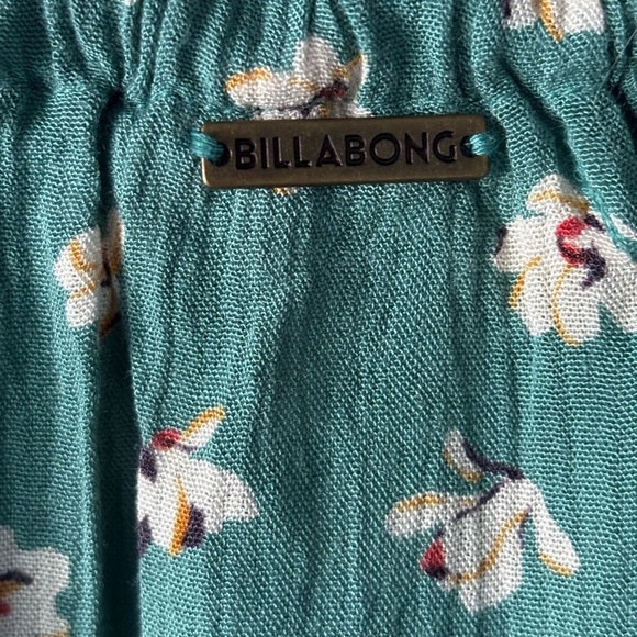 Billabong | Bell Sleeve Off-Shoulder Floral Top | M | Green - Picture 5 of 11